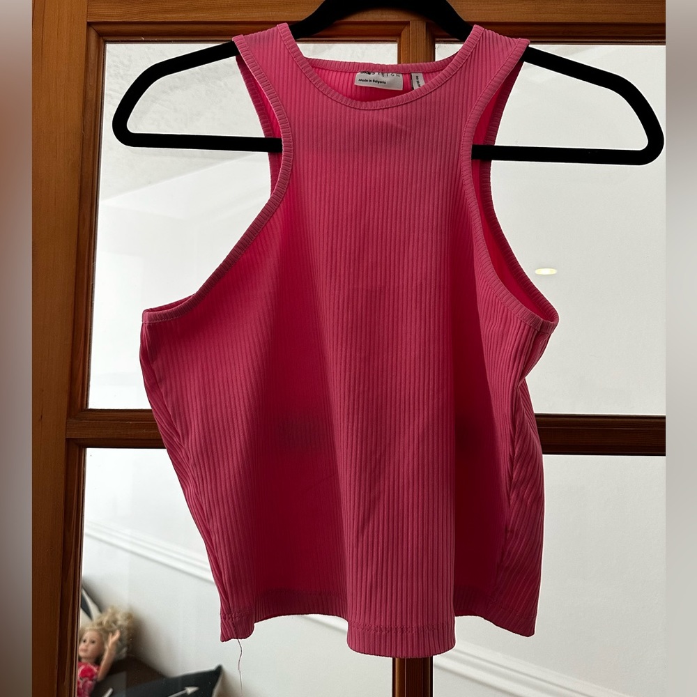 pink tank top